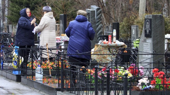 В какие дни принято посещать кладбище