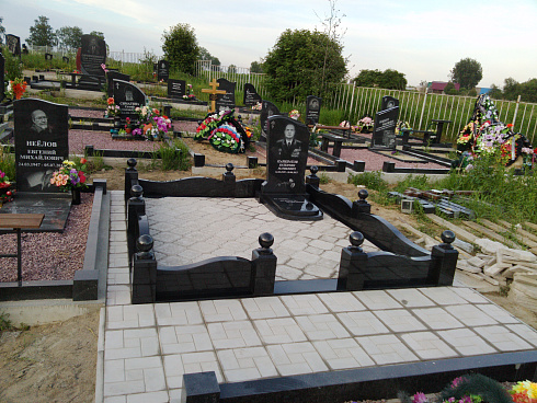 Ограды и цоколи из гранита